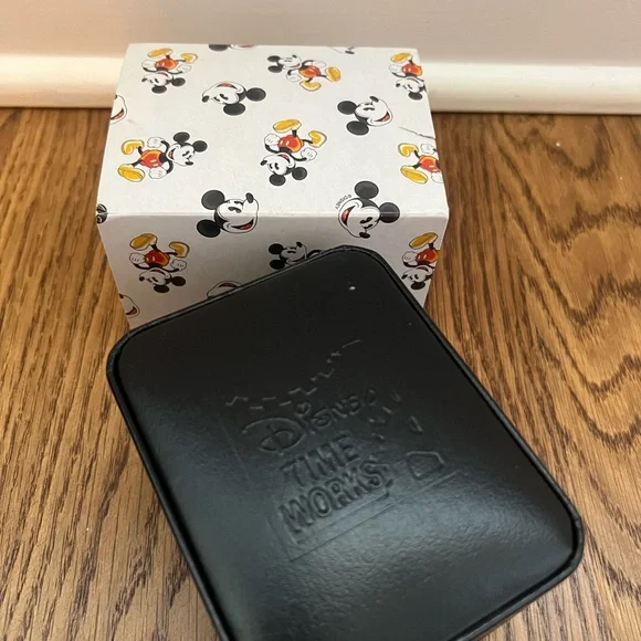 Never been used Mickey Mouse Time Works watch - Picture 5 of 6